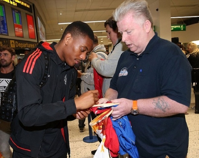 Man Utd di chuyển hơn 5.000 km để đá Champions League