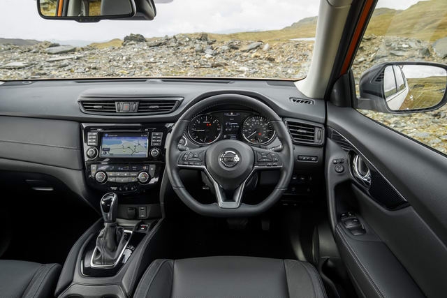 Nissan X-Trail 2018 có giá từ 717 triệu đồng - 2
