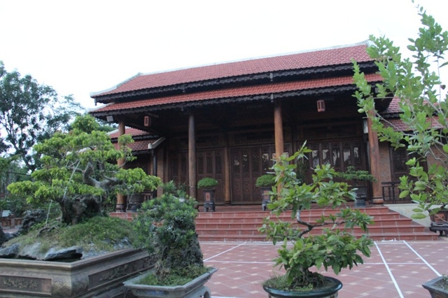 Ngôi nhà được thiết kế 3 gian, 2 chái, có sân vườn