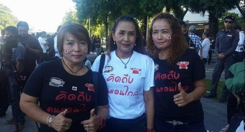  Người ủng hộ bà Yingluck Shinawatra trước tòa án tối cao Thái Lan. Ảnh; The Nation