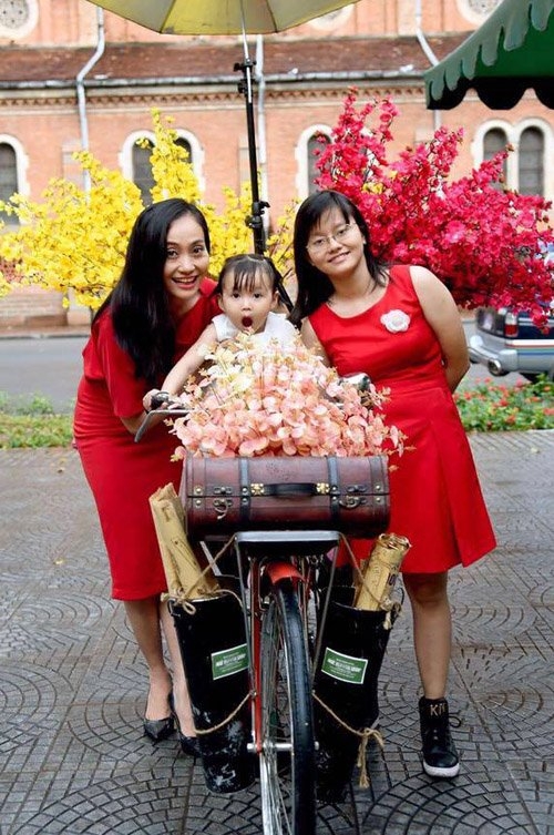 Diễn viên Hạnh Thúy, Làng sao
