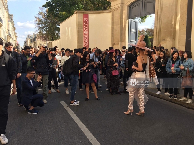 Vừa đấu khẩu chán chê với Tâm Tít xong, Maya đã khiến dân tình Paris thảng thốt vì style dị - Ảnh 3.