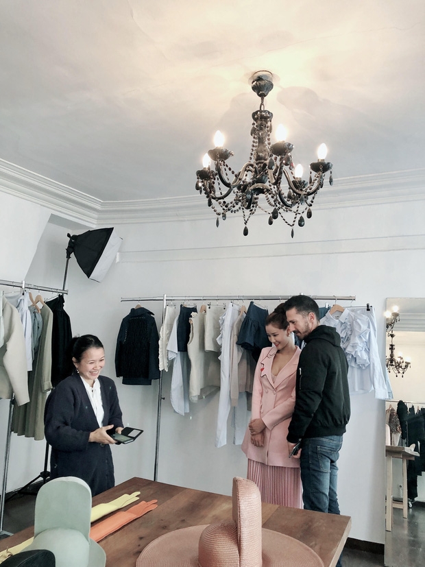 Vừa đấu khẩu chán chê với Tâm Tít xong, Maya đã khiến dân tình Paris thảng thốt vì style dị - Ảnh 7.