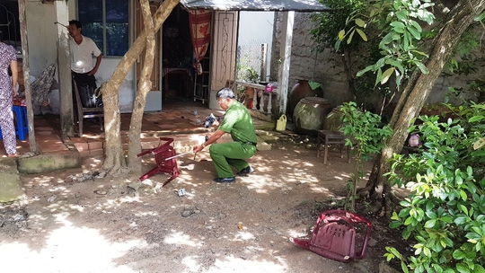 Mới sáng sớm, con rể đâm mẹ vợ và vợ trọng thương - Ảnh 2.