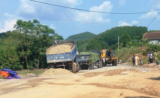 Vụ căn ngăn thi công bị xe ben tông chết ở Quảng Bình: Khởi tố tài xế gây tai nạn - Ảnh 1.