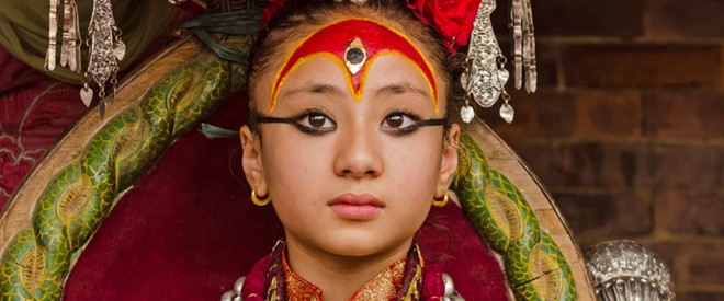 Be gai 3 tuoi tro thanh 'nu than song' o Nepal hinh anh 2