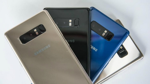 Galaxy Note 8 là smartphone cao cấp gây chú ý nhất trên kệ hàng chính hãng hiện giờ.