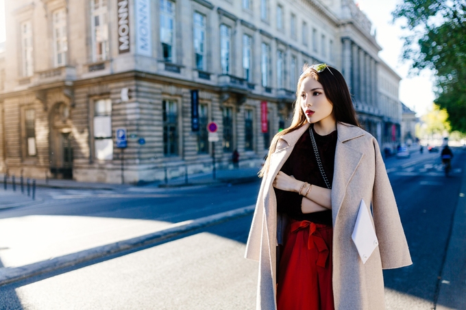 ky-duyen-khoe-gu-thoi-trang-thoi-thuong-tren-pho-paris-4