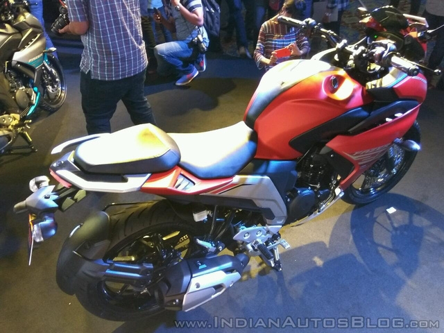 Mô tô dưới 50 triệu Đồng Yamaha Fazer 25 bắt đầu được bày bán - Ảnh 5.