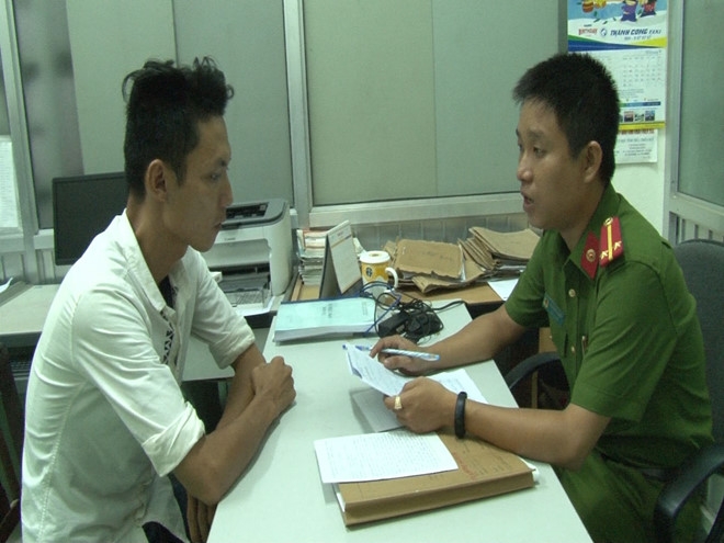 Nam thanh nien bi tam xang dot vi nghi trom cap hinh anh 1