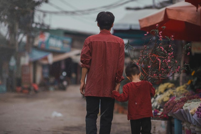 Ngoài Quốc Tuấn, ngoài kia cũng còn nhiều người cha vĩ đại theo một cách khác, như cha nghèo chở con đi học này - Ảnh 6.
