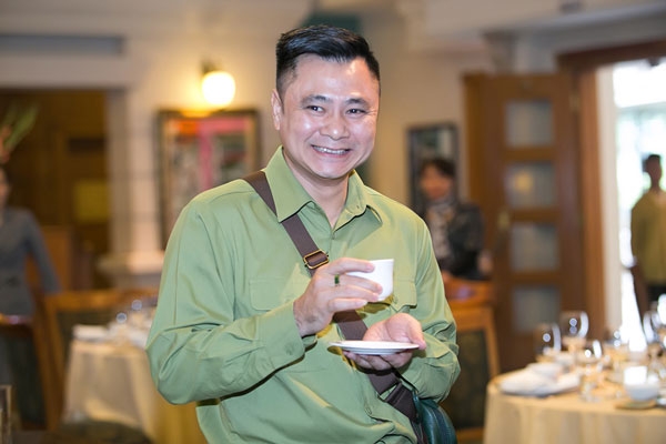 nsnd tu long: toi may man nhat la ve nha khong phai dien voi vo hinh anh 1
