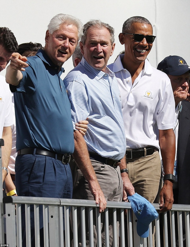 Hồi cuối tháng 8, cả 3 cựu Tổng thống Obama, Bush và Clinton cũng cùng nhau tham gia vào một chiến dịch truyền thông để kêu gọi cứu trợ cho những người dân gặp khó khăn sau siêu bão Harvey. (Ảnh: EPA)