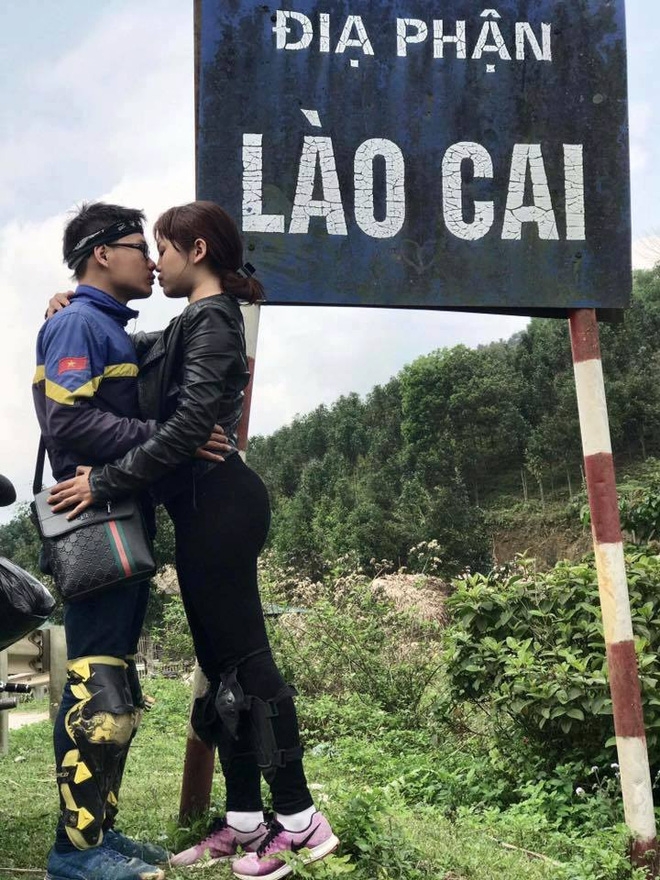 Cặp đôi hôn nhau trên từng cây số: Đi xuyên Việt, đến đâu cũng chỉ chụp đúng 1 kiểu ảnh - Ảnh 2.