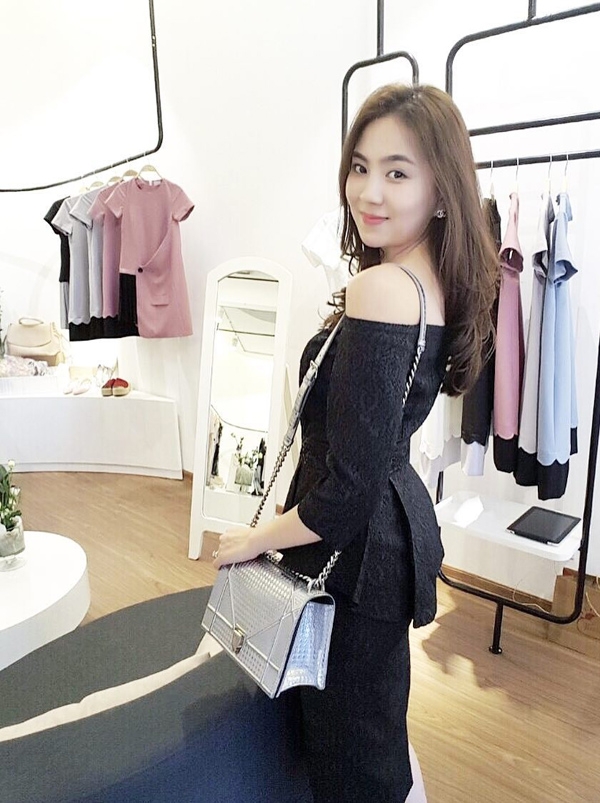 co-gai-thoi-tiet-mai-ngoc-va-bo-suu-tap-tui-hieu-hoanh-trang-page-2