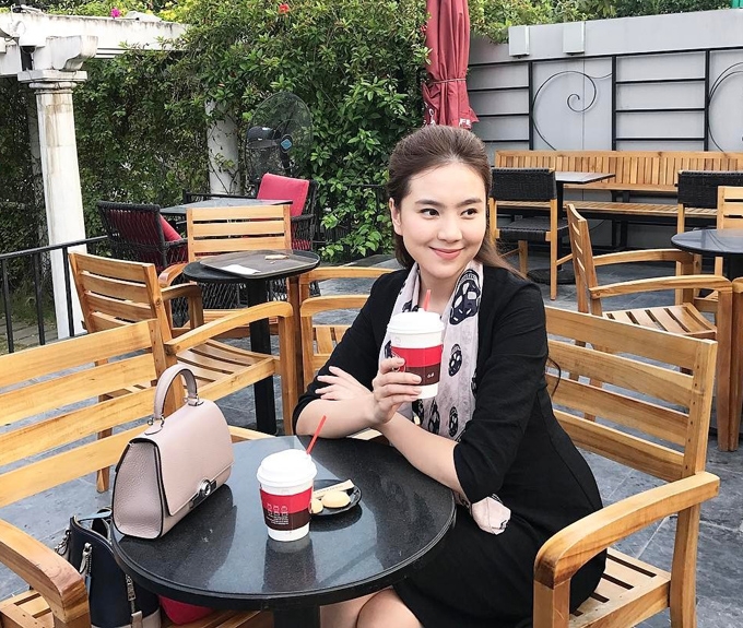 co-gai-thoi-tiet-mai-ngoc-va-bo-suu-tap-tui-hieu-hoanh-trang-page-2-5