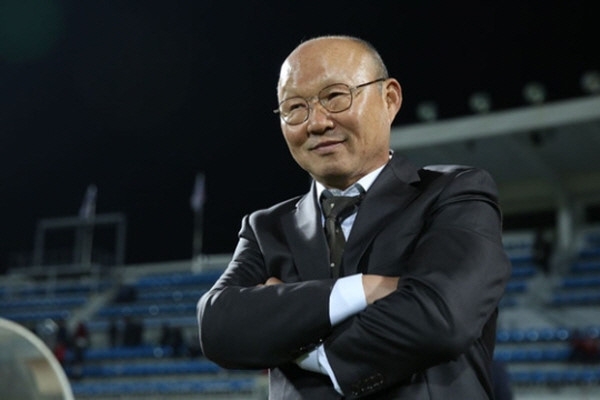 HLV Park Hang-seo tung bi sa thai vi khong thay the duoc Guus Hiddink hinh anh 1
