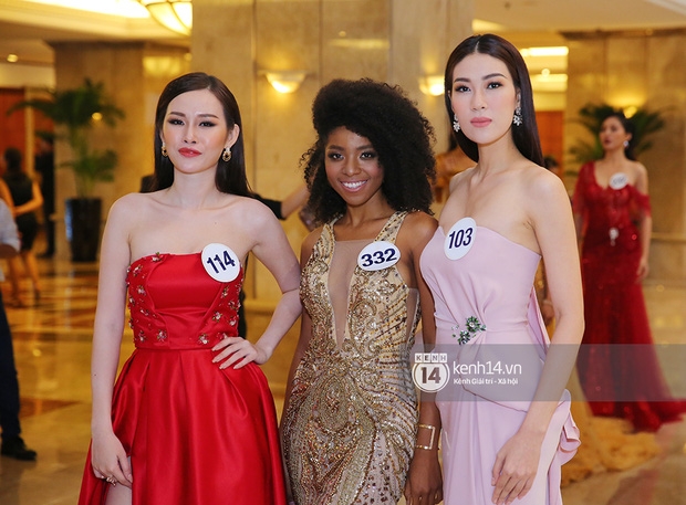 Hoàng Thùy, Mâu Thủy khoe đường cong quyến rũ cùng dàn thí sinh tại họp báo HHHVVN - Ảnh 4.