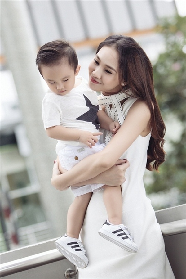 nhung ba me don than day nghi luc trong showbiz viet - 4
