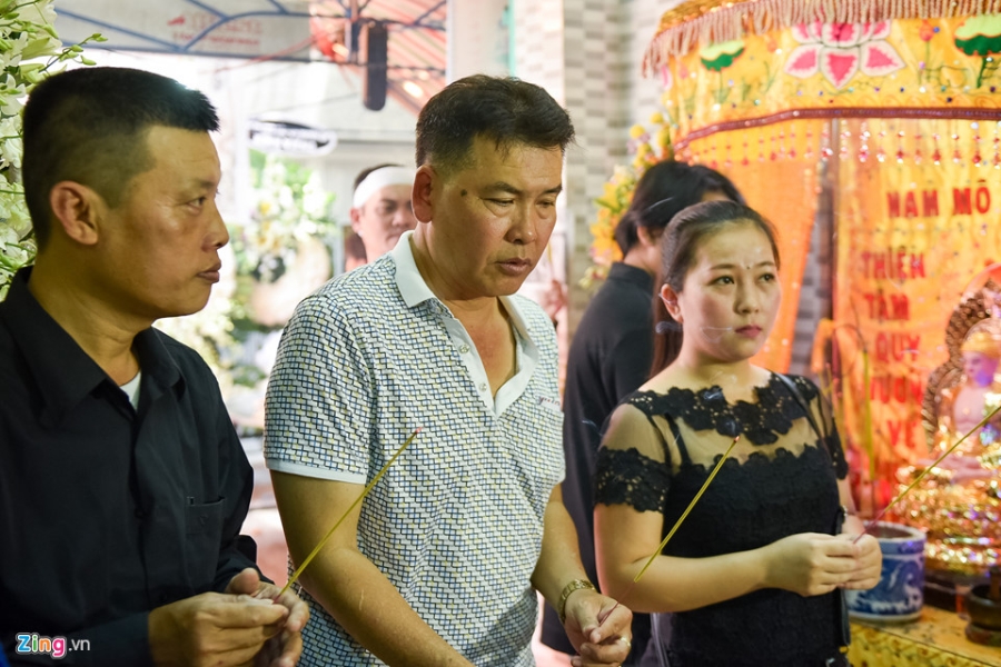 Quyen Linh, Trung Dan toi thap huong tien biet nghe si Khanh Nam hinh anh 2