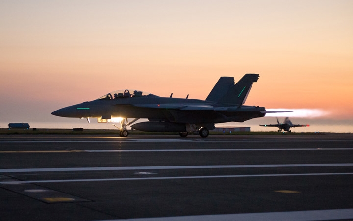 anh: suc manh may bay tac chien dien tu ea-18g growler cua my hinh 1