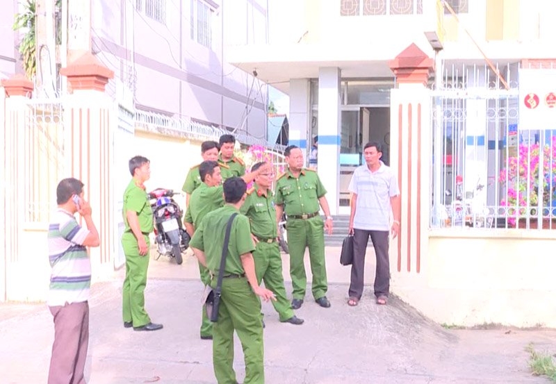 Cướp ngân hàng, dùng súng cướp ngân hàng, Vĩnh Long