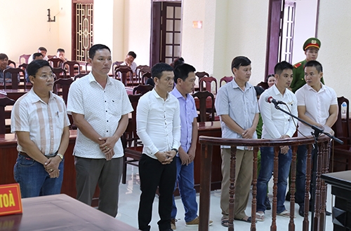 6-nguoi-bi-phat-tien-trong-vu-bi-thu-nhay-lau-tron-cong-an