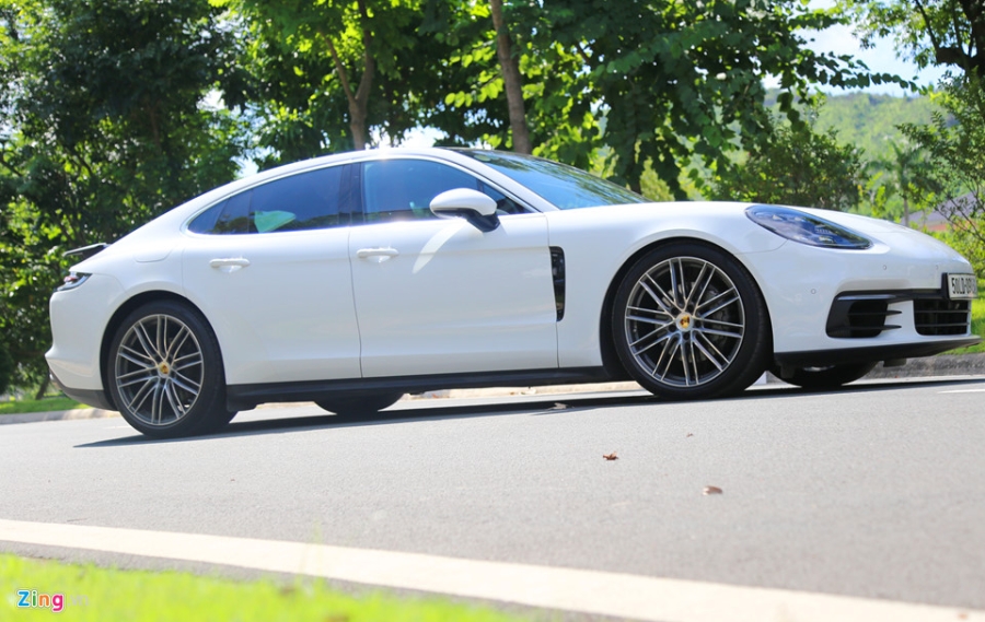 Chat the thao trong mau sedan hang sang Porsche Panamera 4S 2017 hinh anh 2