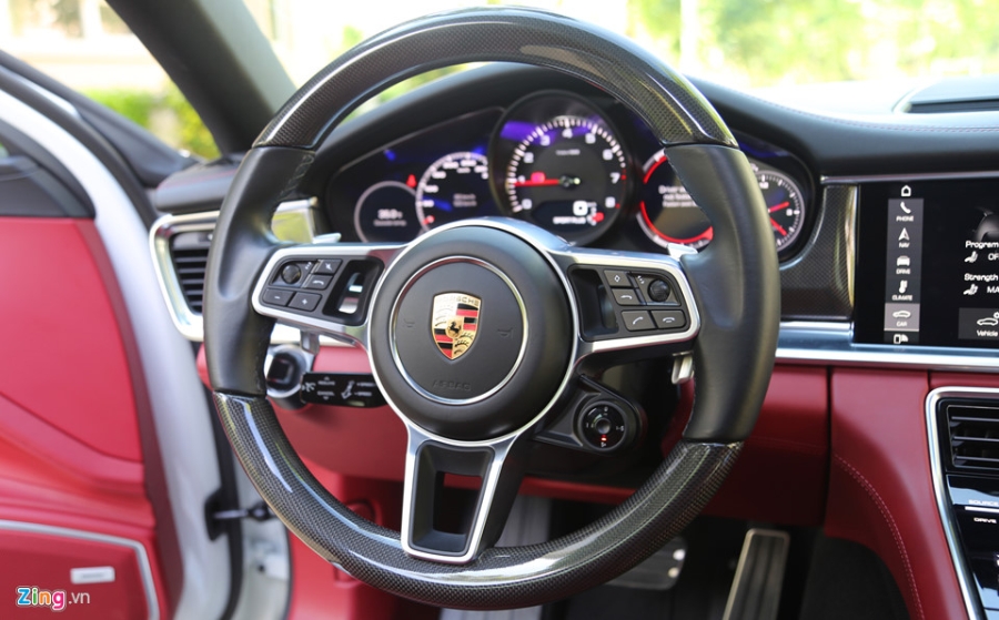 Chat the thao trong mau sedan hang sang Porsche Panamera 4S 2017 hinh anh 12