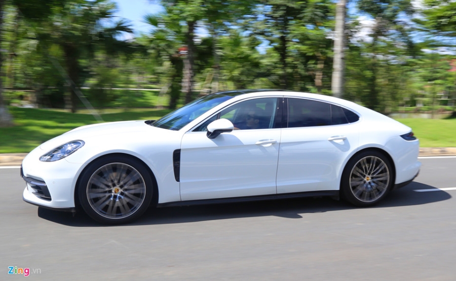 Chat the thao trong mau sedan hang sang Porsche Panamera 4S 2017 hinh anh 17