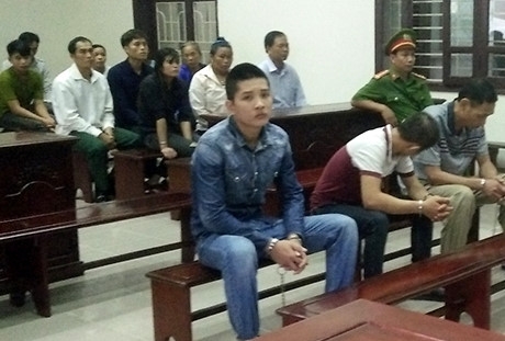 Ga trai giet nguoi vi cau chui tuc trong tiec cuoi nhan an chung than hinh anh 1