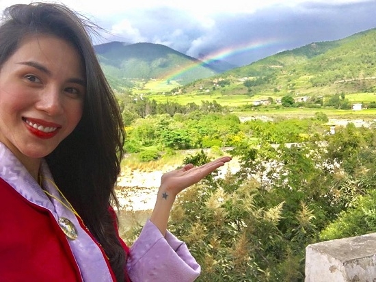 Thủy Tiên, Hiền Thục, Chí Trung, Phương Thanh, làng sao