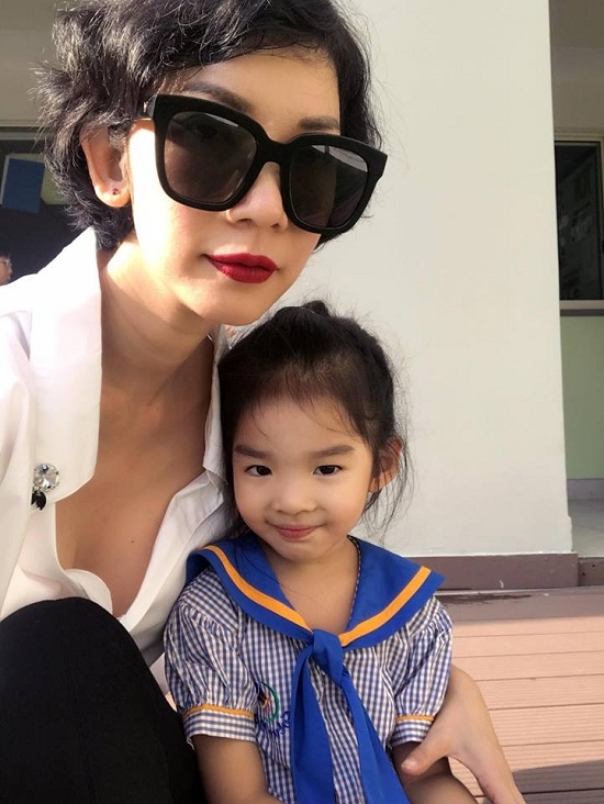 Thủy Tiên, Hiền Thục, Chí Trung, Phương Thanh, làng sao