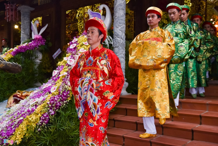 Hoai Linh tat bat trong ngay gio To san khau tai den tho hinh anh 3