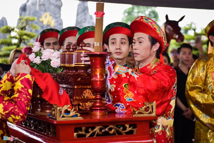 Hoai Linh tat bat trong ngay gio To san khau tai den tho hinh anh 5