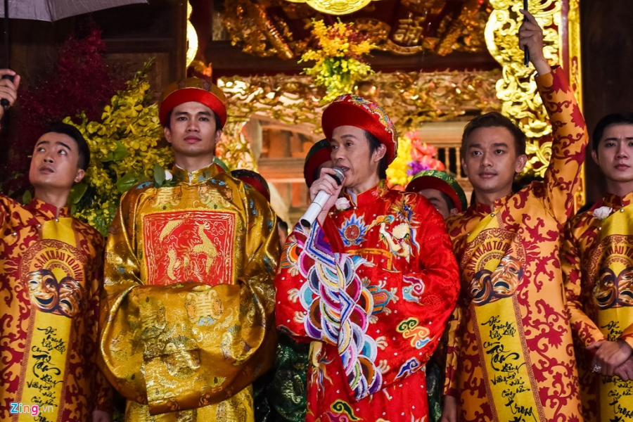 Hoai Linh tat bat trong ngay gio To san khau tai den tho hinh anh 7