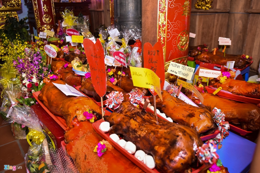 Hoai Linh tat bat trong ngay gio To san khau tai den tho hinh anh 8