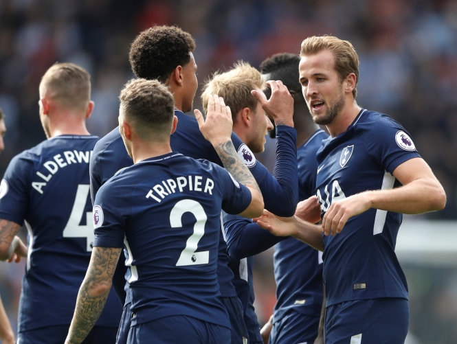 ​Kane lập cú đúp, Tottenham đè bẹp Huddersfield