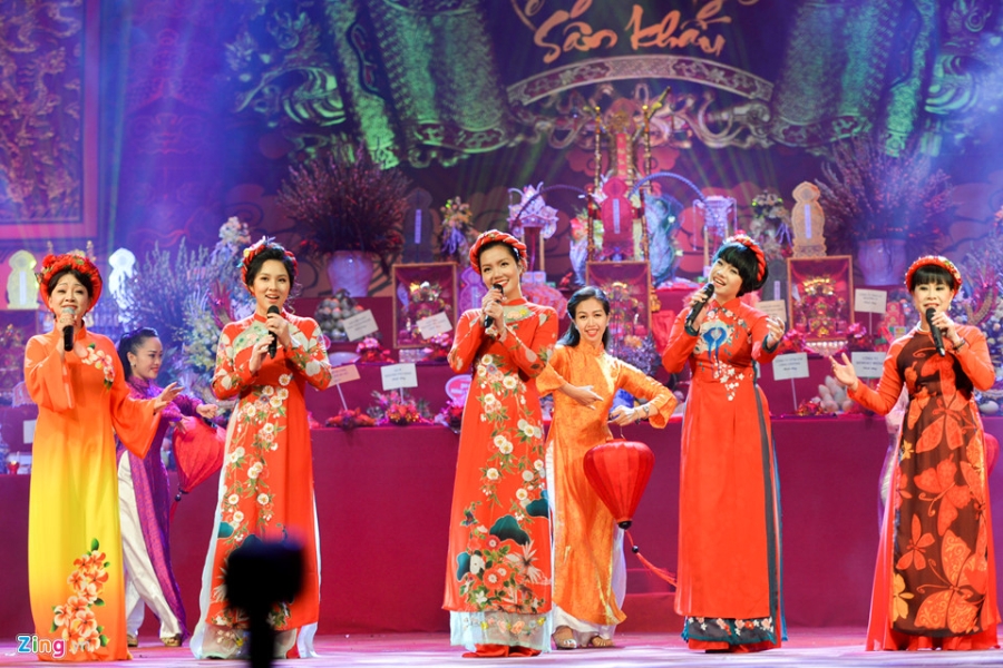 Nghe si Viet thanh kinh trong Le gio To nghe san khau hinh anh 9
