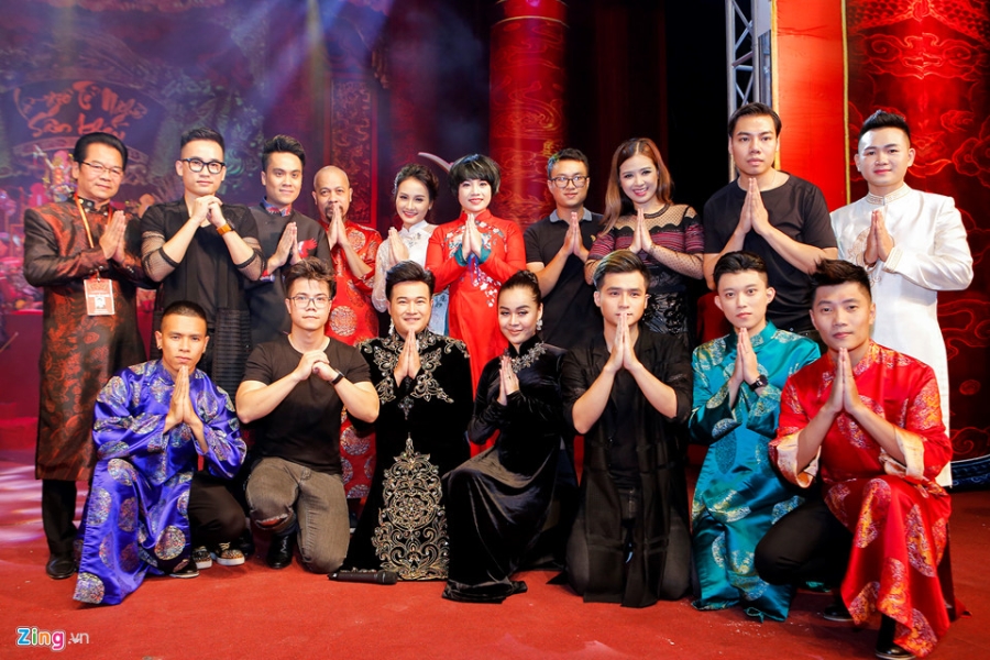 Nghe si Viet thanh kinh trong Le gio To nghe san khau hinh anh 12