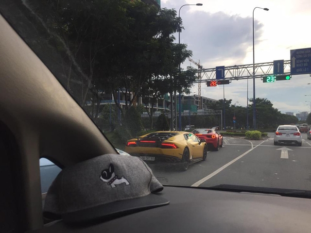 Sau hành trình 1.000 km, siêu xe Lamborghini Huracan biển san bằng tất cả xuất hiện tại Sài thành - Ảnh 3.