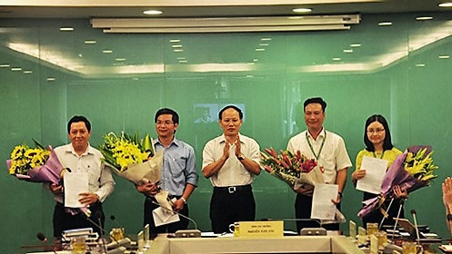 Ông Nguyễn Xuân Quang (ngoài cùng bên trái) tại buổi công bố quyết định bổ nhiệm giữ chức Phó cục trưởng Cục Kiểm soát hoạt động bảo vệ môi trường - Tổng cục Môi trường.