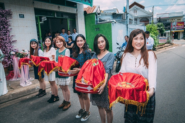 cuoi bo voi nhung dan be trap 
