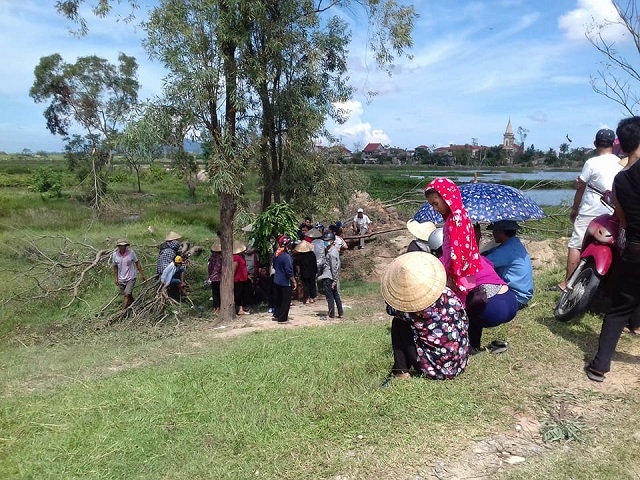 dan chan xe cho muc, sua thoi di tieu huy khien quoc lo ket cung hinh anh 3