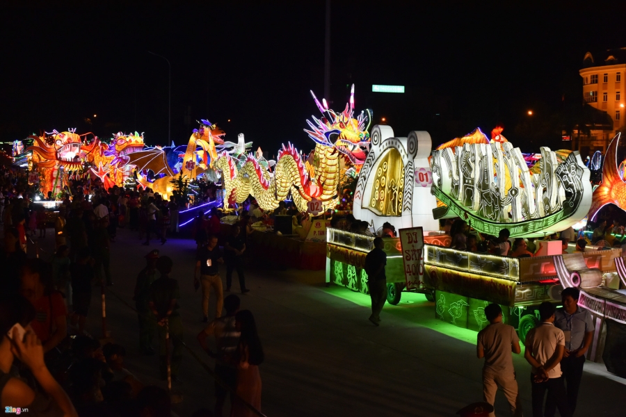 Dan den long khong lo dieu hanh don Trung thu hinh anh 1