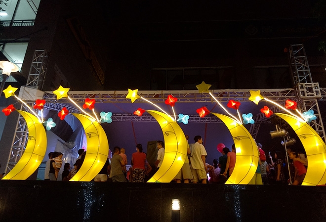 Hà Nội: Nhiều chung cư đồng loạt tổ chức Trung thu, hàng vạn cư dân ùn ùn kéo xuống sân vui chơi - Ảnh 13.