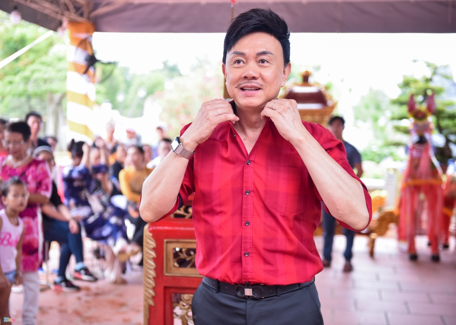 Tran Thanh va dan sao Viet tap nap cung To tai den tho cua Hoai Linh hinh anh 7