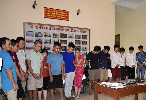 Canh sat dot kich soi xoc dia co 'bong hong' tham gia hinh anh 1