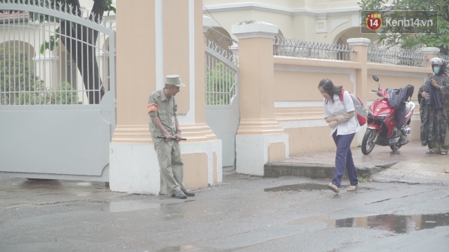 Chuyện chưa kể về bác bảo vệ mà học sinh chuyên Lê Hồng Phong cúi đầu chào mỗi ngày: Hiệp sĩ xích lô 21 lần bắt cướp - Ảnh 4.