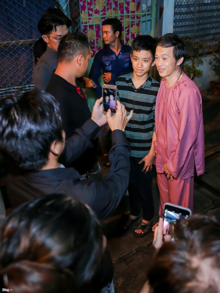 Danh hai Hoai Linh den tu biet nghe si Khanh Nam luc 1h sang hinh anh 9